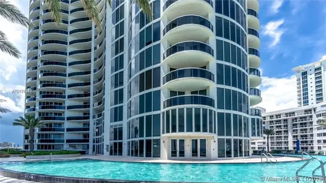 17201 Collins+den Sunny Isles Beach FL 33160