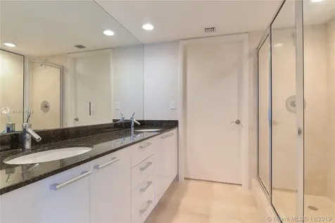 17201 Collins+den Sunny Isles Beach FL 33160