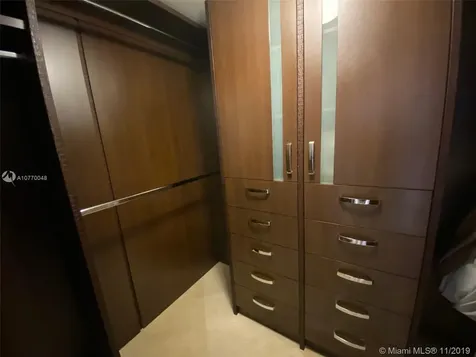 17201 Collins+den Sunny Isles Beach FL 33160