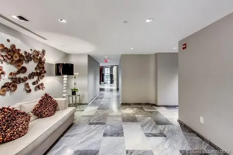17201 Collins+den Sunny Isles Beach FL 33160