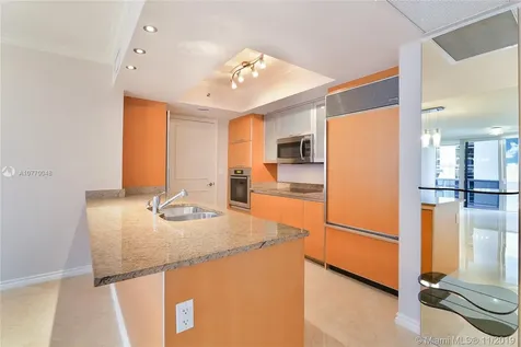 17201 Collins+den Sunny Isles Beach FL 33160