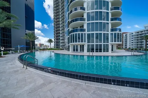 17201 Collins+den Sunny Isles Beach FL 33160