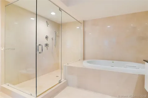 17201 Collins+den Sunny Isles Beach FL 33160