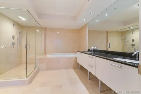 17201 Collins+den Sunny Isles Beach FL 33160