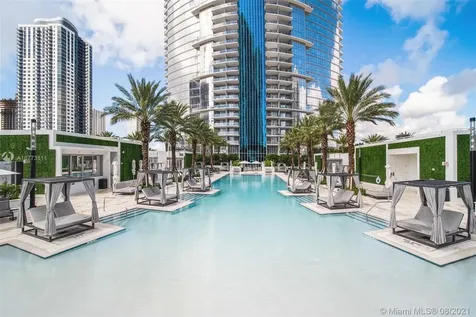 851 NE 1st Avenue Miami FL 33132