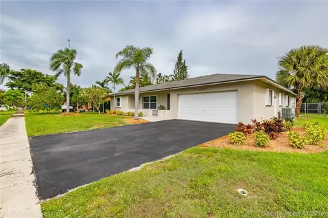 1820 SW 69th Avenue Plantation FL 33317