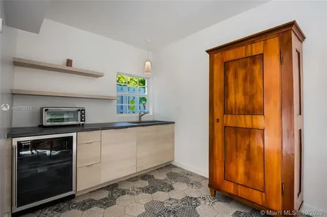939 W 47th Court Miami Beach FL 33140