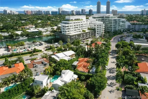 939 W 47th Court Miami Beach FL 33140