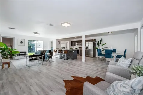 22 NE 89th Street El Portal FL 33138