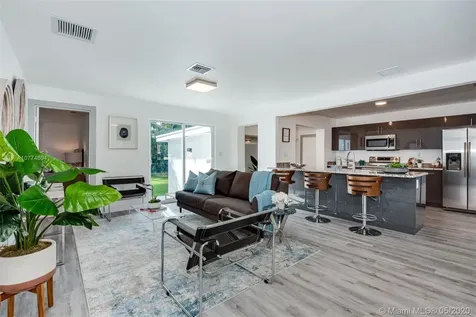 22 NE 89th Street El Portal FL 33138