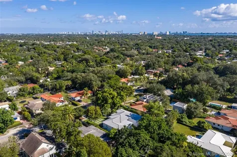 22 NE 89th Street El Portal FL 33138