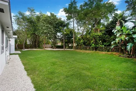 22 NE 89th Street El Portal FL 33138