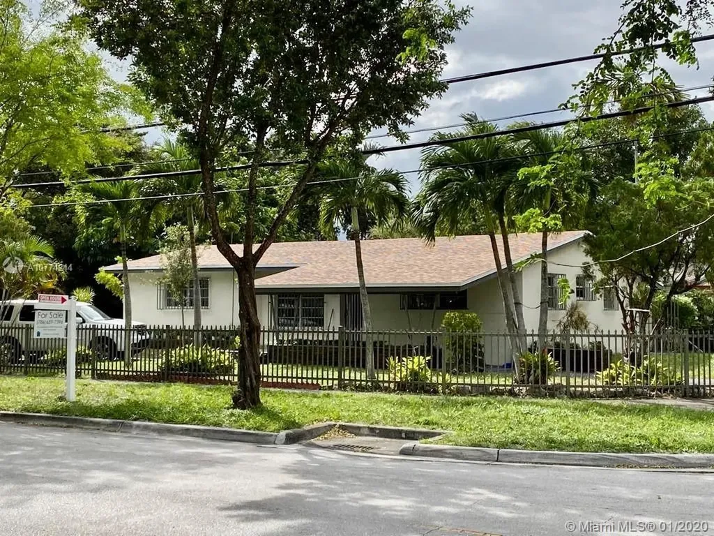 16898 NE 2nd Avenue North Miami Beach FL 33162