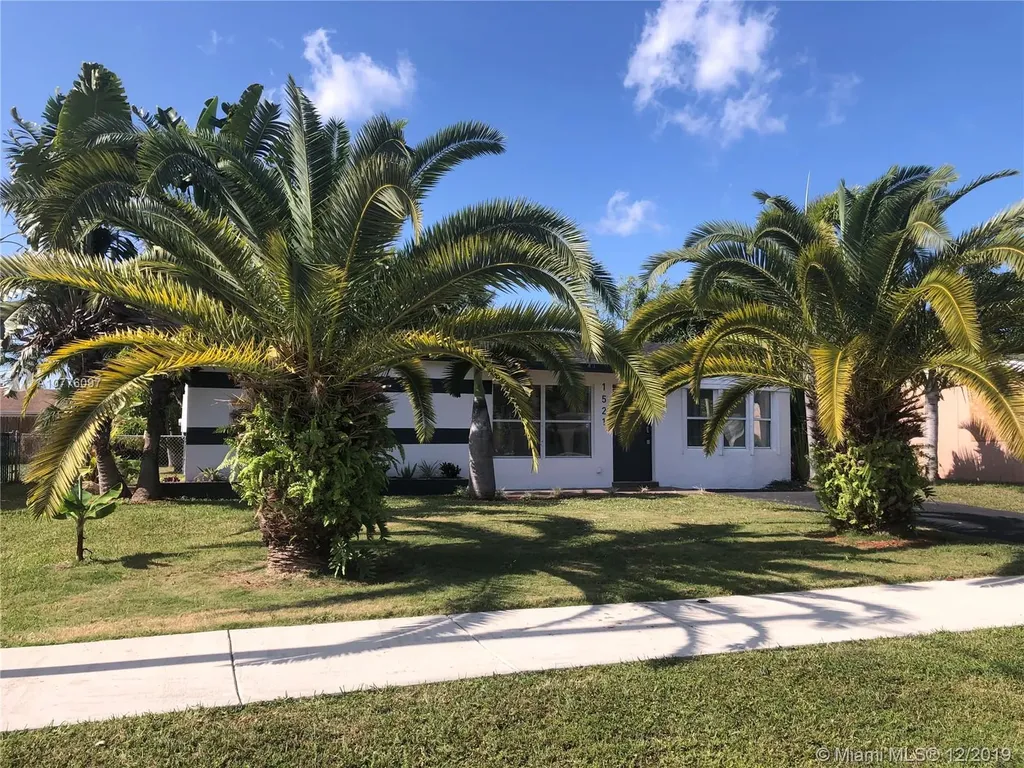 1521 SW 63rd Avenue North Lauderdale FL 33068