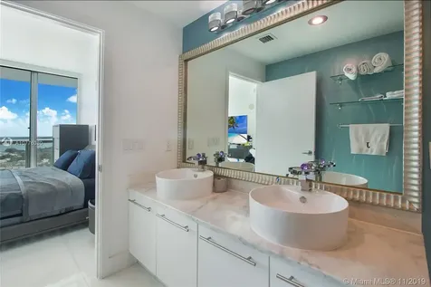 888 Biscayne Boulevard Miami FL 33132