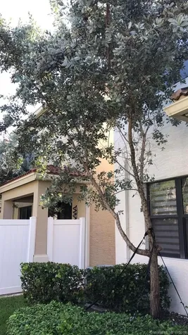 635 NE 193rd Street Miami FL 33179