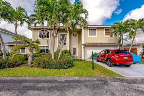 2545 NE 206th Lane Miami FL 33180