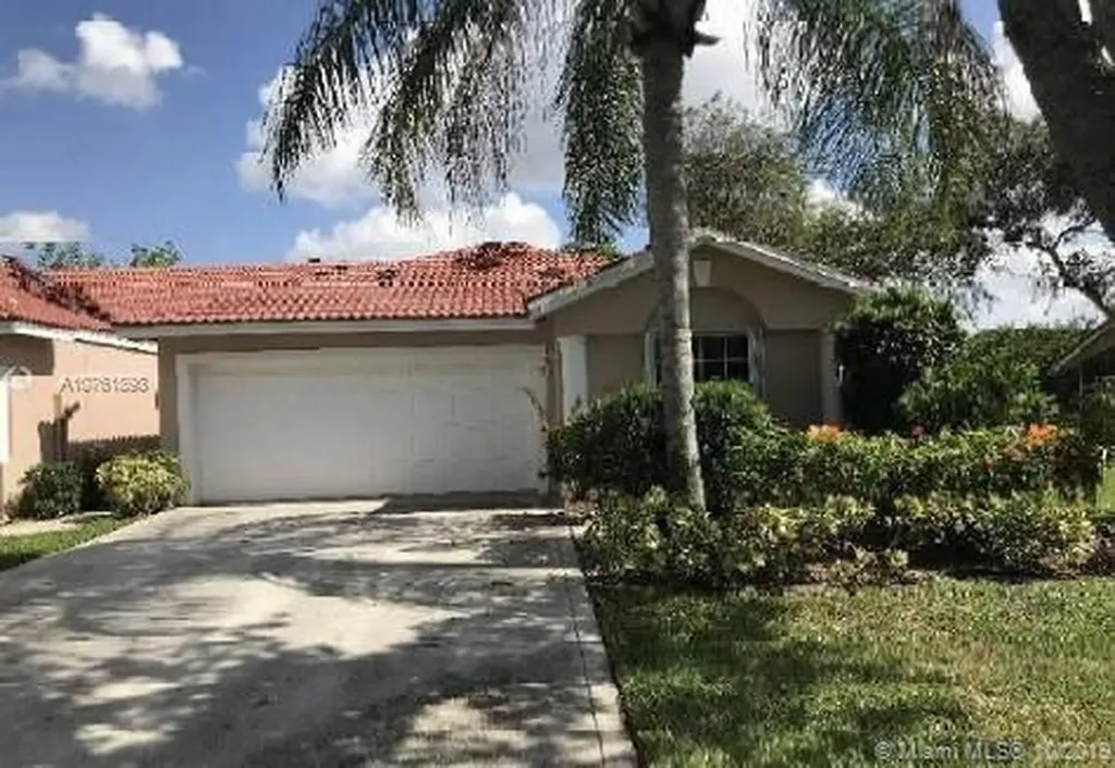 18476 Via Di Sorrento Boca Raton FL 33496