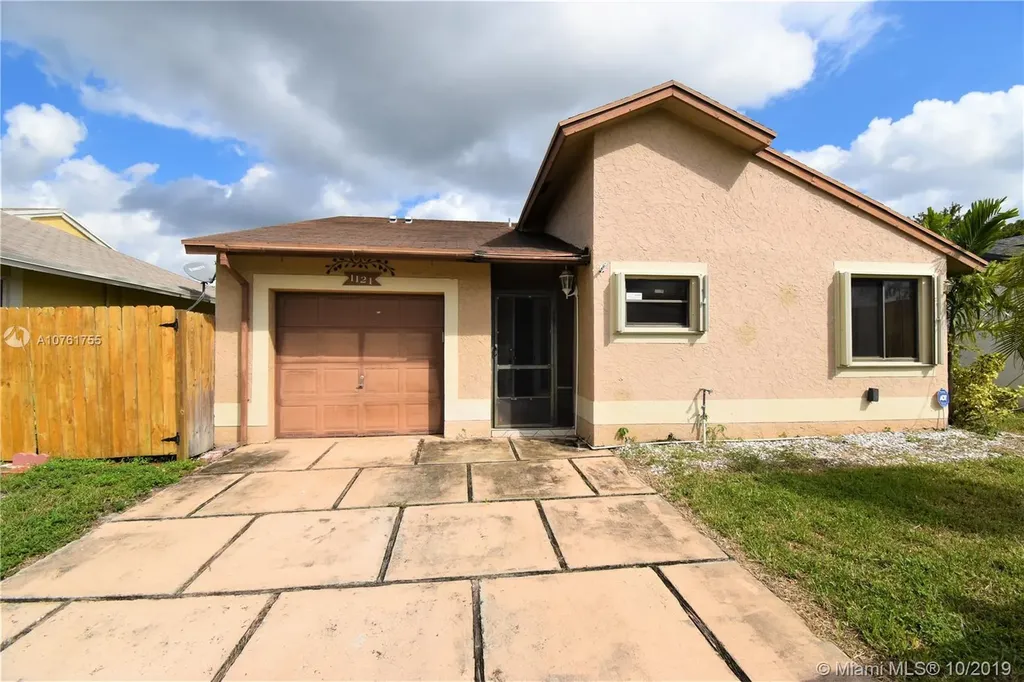 1121 SW 109th Avenue Pembroke Pines FL 33025