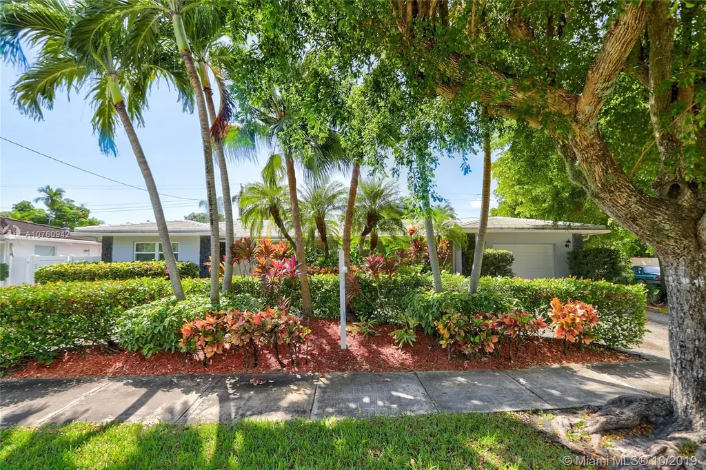2060 NE 207th Street Miami FL 33179