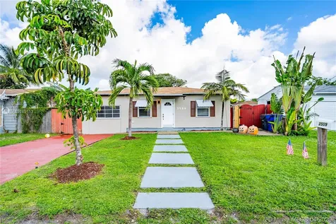 2509 Grant Street Hollywood FL 33020