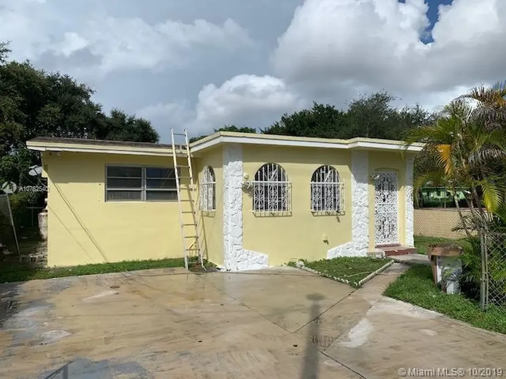 3041 NW 58th Street Miami FL 33142