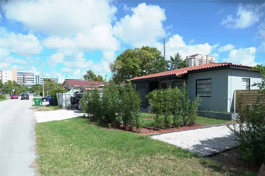 2333 SW 34th Avenue Miami FL 33145