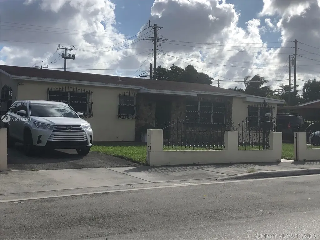 776 W 44th Place Hialeah FL 33012