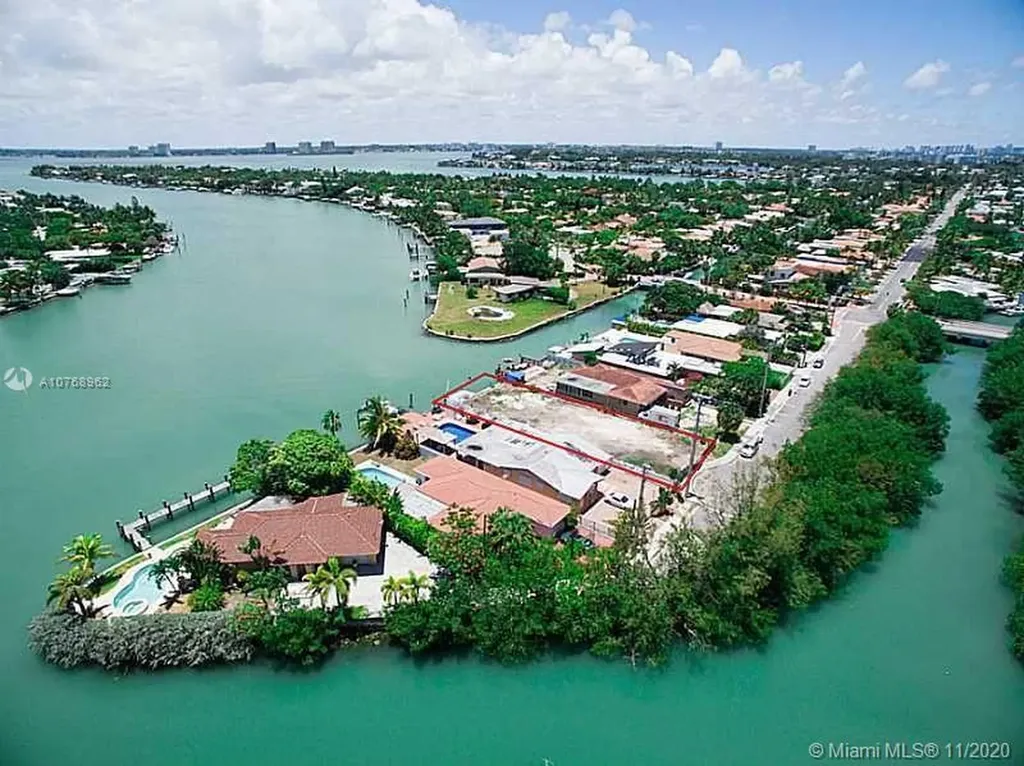 7580 Bayside Lane Miami Beach FL 33141