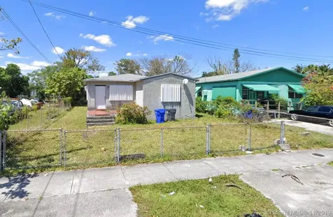 5011 SW 19th Street West Park FL 33023