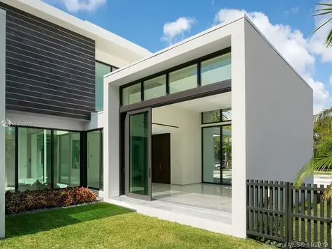 2255 S Miami Avenue Miami FL 33129