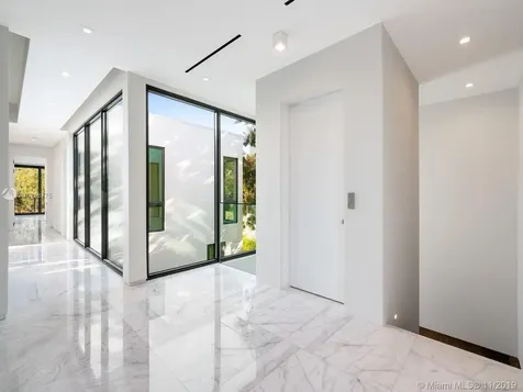 2255 S Miami Avenue Miami FL 33129