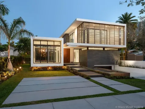 2255 S Miami Avenue Miami FL 33129