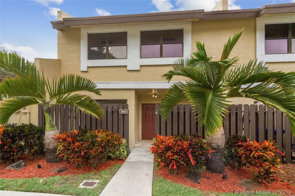 300 SW 96th Terrace Pembroke Pines FL 33025
