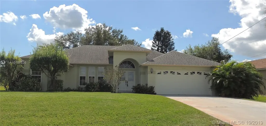 822 SW College Park Road Port St. Lucie FL 34953