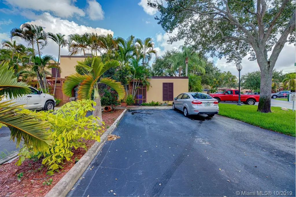 1261 W Golfview Drive Pembroke Pines FL 33026