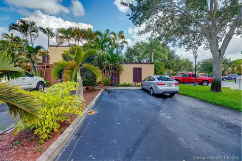 1261 W Golfview Drive Pembroke Pines FL 33026