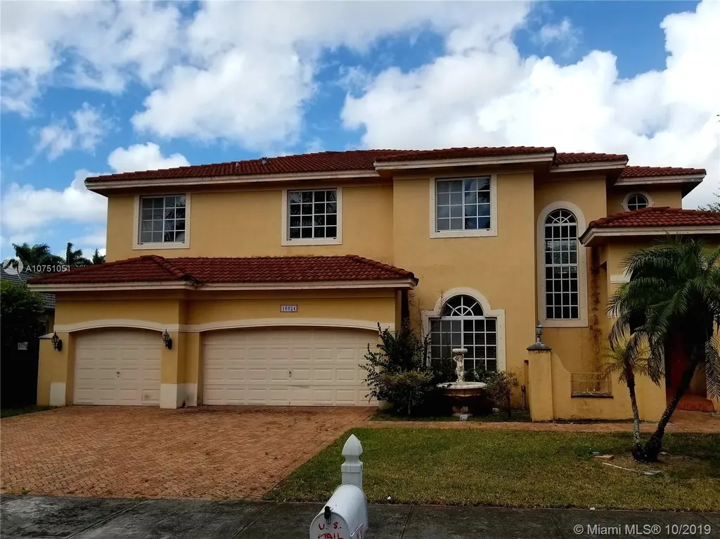 16924 NW 77th Path Miami Lakes FL 33016