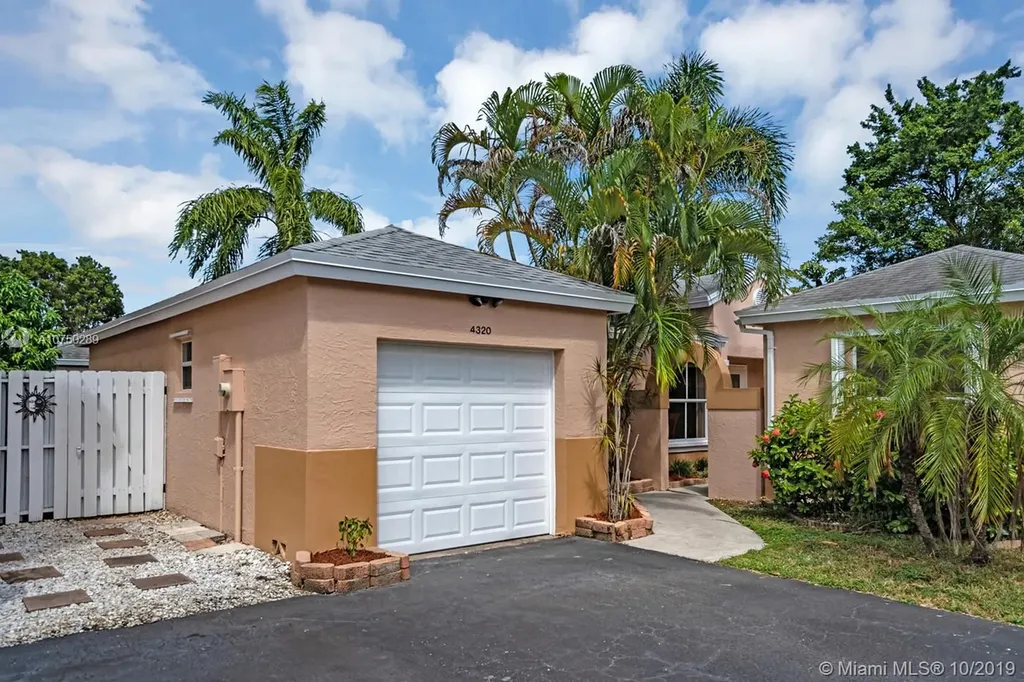 4320 SW 72nd Terrace Davie FL 33314