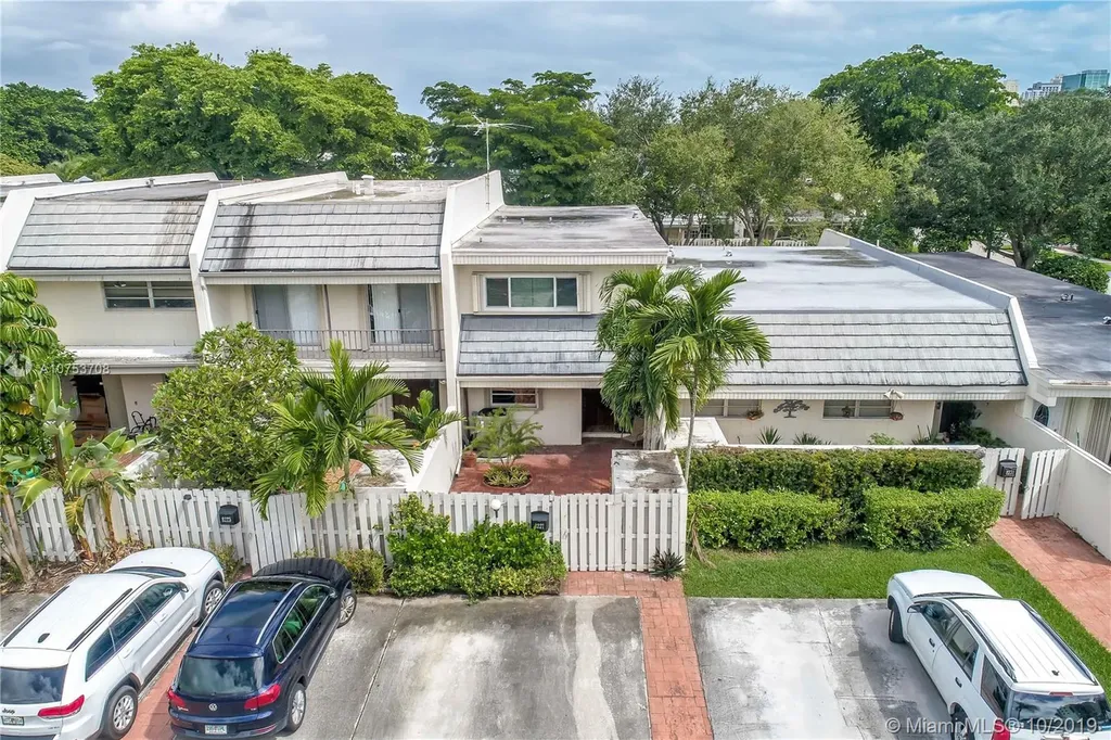 8227 SW 82nd Place Miami FL 33143