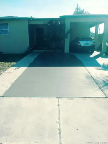 951 W 5th Street Riviera Beach FL 33404