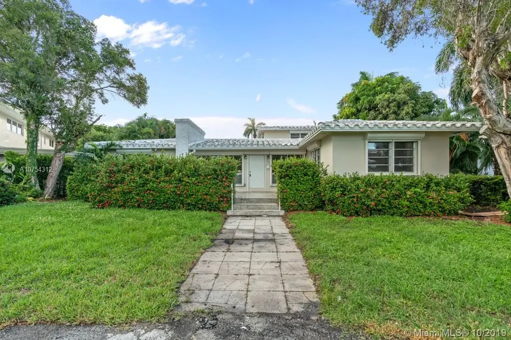 907 N Northlake Drive Hollywood FL 33019
