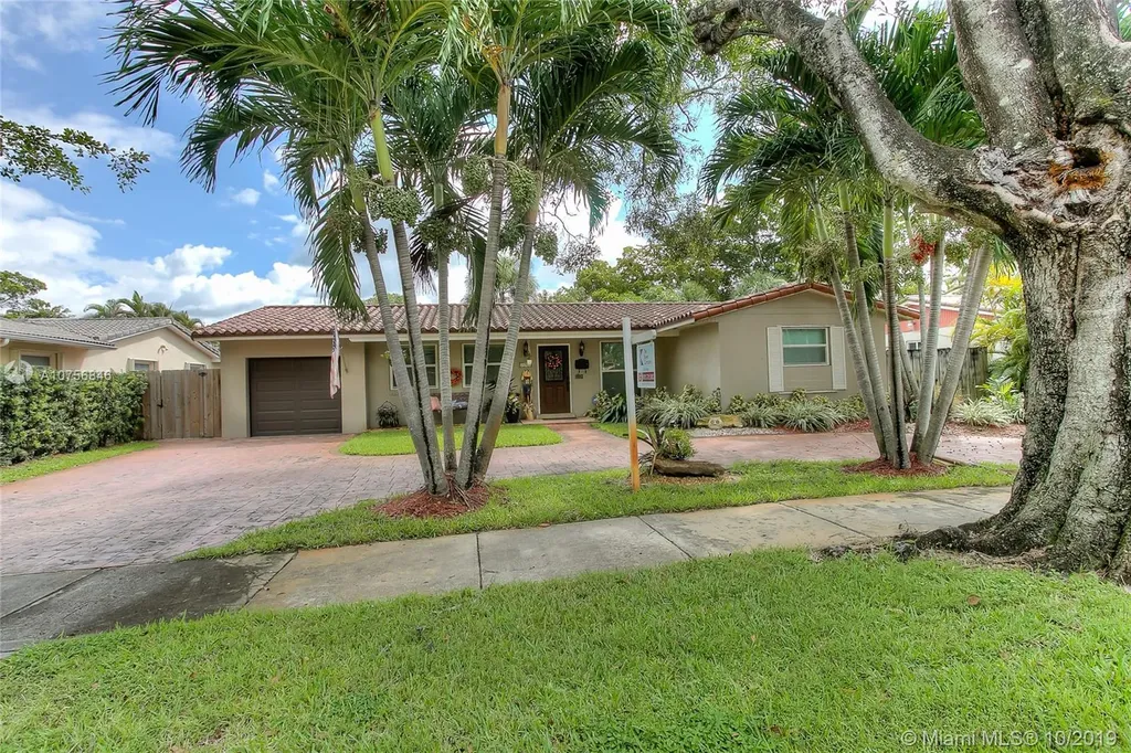 14325 Tabebuia Lane Miami Lakes FL 33014