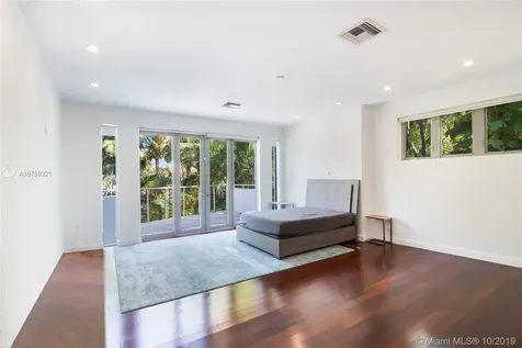 5625 N Bay Road Miami Beach FL 33140