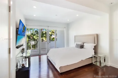 5625 N Bay Road Miami Beach FL 33140