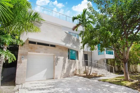5625 N Bay Road Miami Beach FL 33140