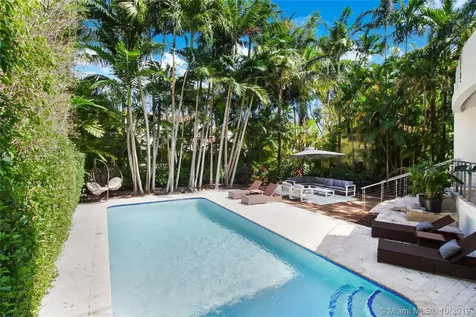 5625 N Bay Road Miami Beach FL 33140