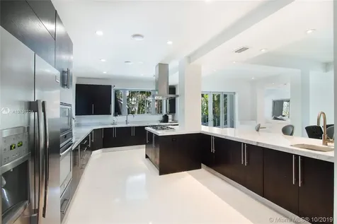 5625 N Bay Road Miami Beach FL 33140