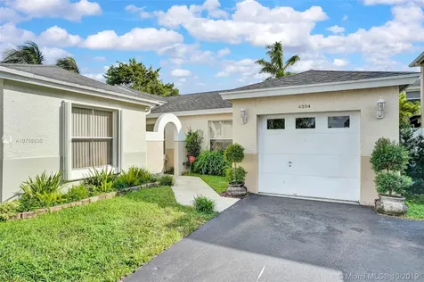 4304 SW 72nd Terrace Davie FL 33314