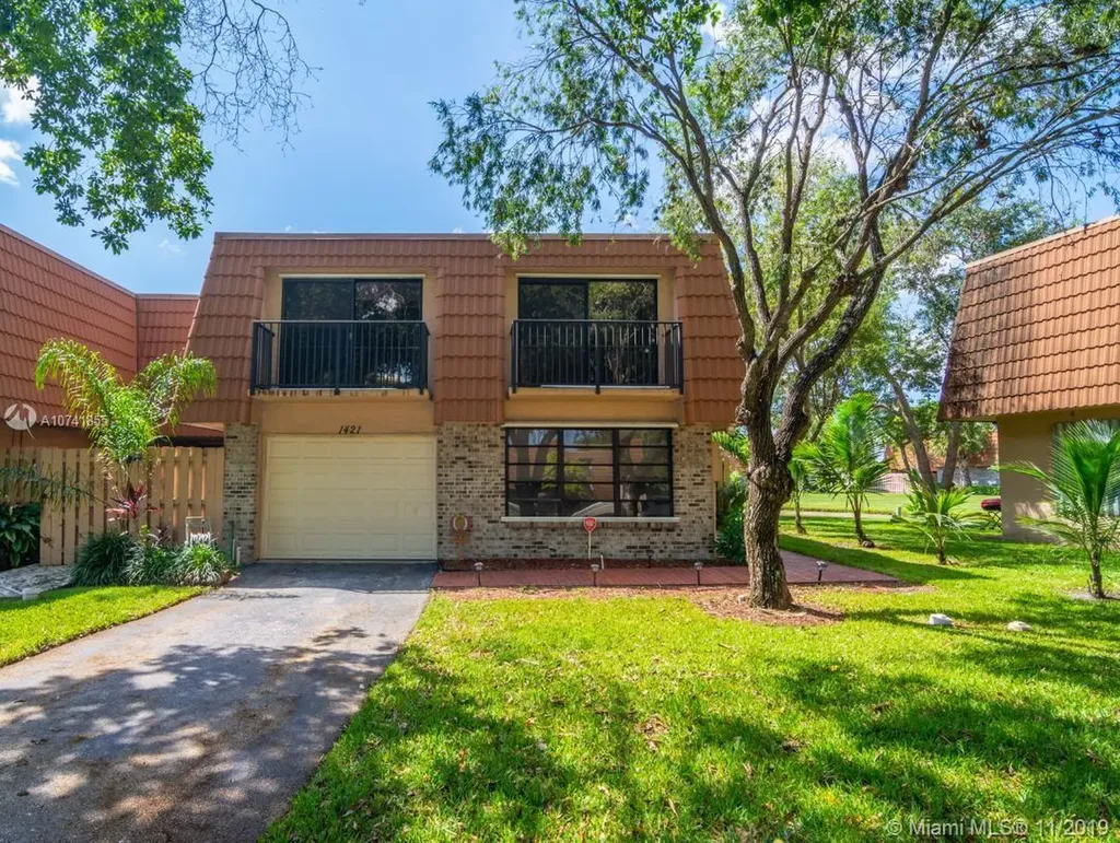 1421 SW 110th Way Davie FL 33324